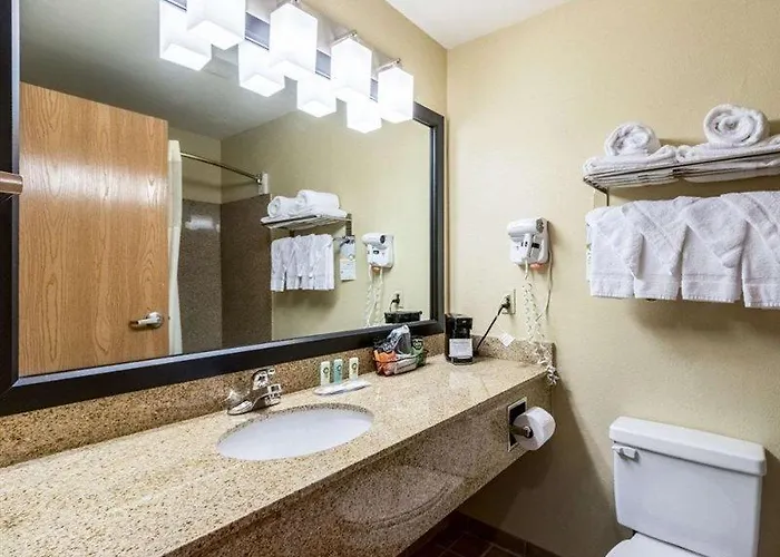 Inn Quality Near Hood
