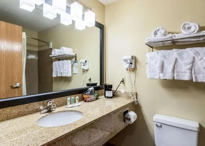 Quality Near Hood Inn 4*